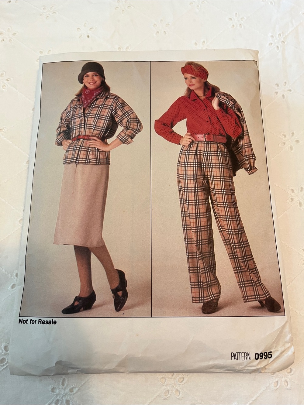 Vogue Vintage Sewing Pattern Burberry look with right Fabric.0995